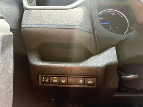 Used 2022 Toyota RAV4 SE w/ Convenience Package AWD/4WD image 25