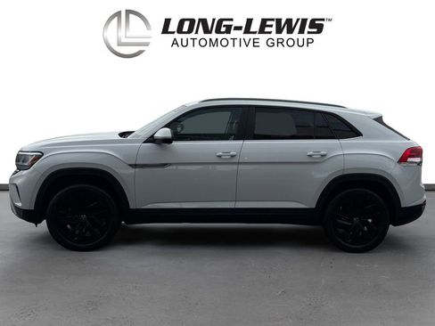 Certified 2022 Volkswagen Atlas Cross Sport SE w/ Black Wheel Package FWD image 2