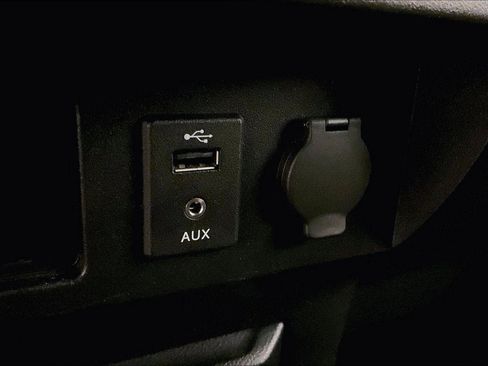 Used 2017 Nissan Titan S image 29