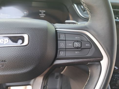 Used 2022 Jeep Grand Cherokee L Limited w/ Luxury Tech Group II AWD/4WD image 20