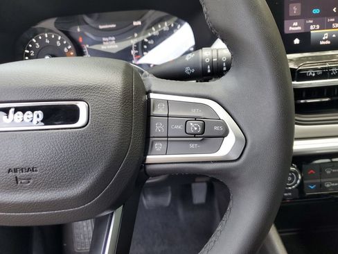 Used 2025 Jeep Compass Limited AWD/4WD image 29