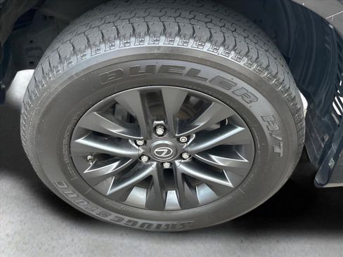 Used 2023 Lexus GX 460 Premium w/ Premium Package AWD/4WD image 9