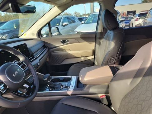 New 2026 Kia Carnival EX FWD image 8