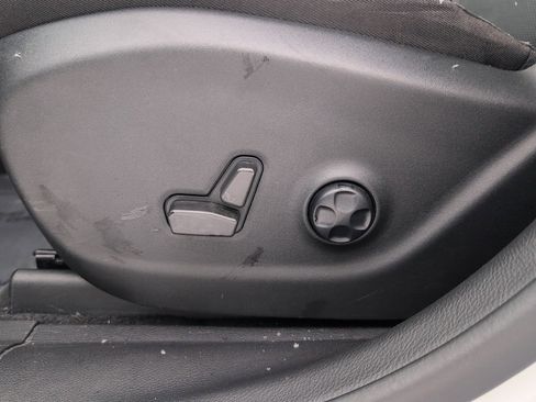 Used 2021 Jeep Cherokee Limited image 25