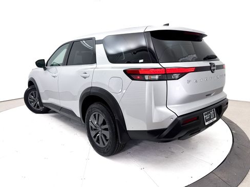 Used 2024 Nissan Pathfinder S FWD image 2