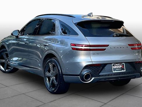 Used 2022 Genesis GV70 3.5T Sport w/ Sport Prestige Package AWD/4WD image 12