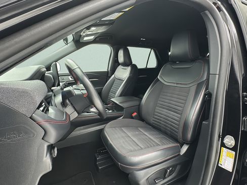 Used 2025 Ford Explorer ST-Line w/ ST-Line Street Pack AWD/4WD image 14