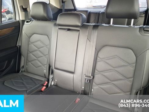 Used 2024 Volkswagen Atlas SE image 18
