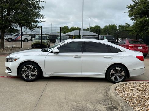 Used 2018 Honda Accord EX image 2
