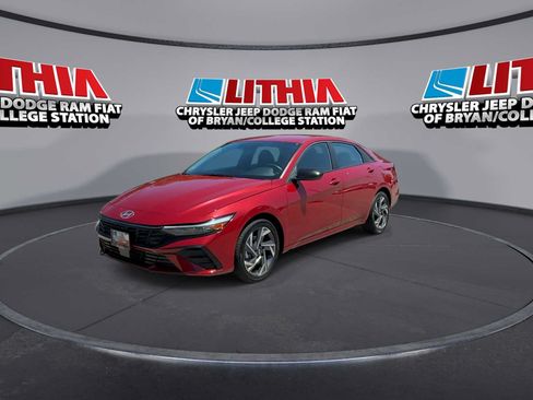 Used 2025 Hyundai Elantra SEL FWD image 4