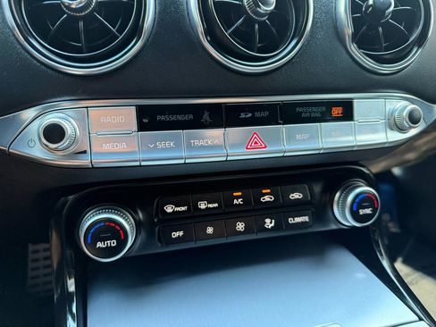 Used 2018 Kia Stinger GT2 image 38