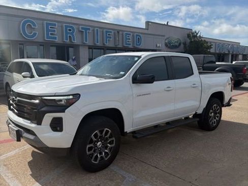 Used 2023 Chevrolet Colorado Z71 w/ Z71 Convenience Package 2 AWD/4WD image 2