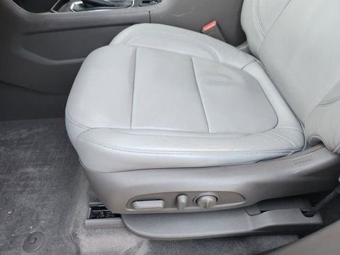 Used 2019 Chevrolet Traverse LT image 25