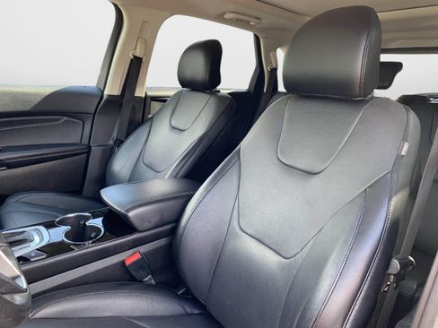 Used 2018 Ford Edge Titanium w/ Equipment Group 301A AWD/4WD image 30