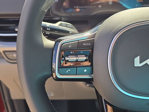 New 2026 Kia Carnival FWD image 30