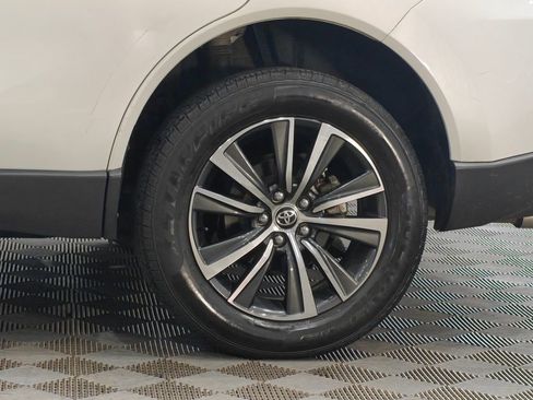 Used 2022 Toyota Venza LE image 49