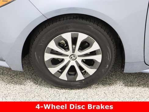 Used 2022 Toyota Corolla LE image 11