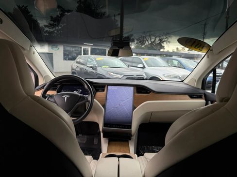 Used 2019 Tesla Model X Long Range AWD/4WD image 28