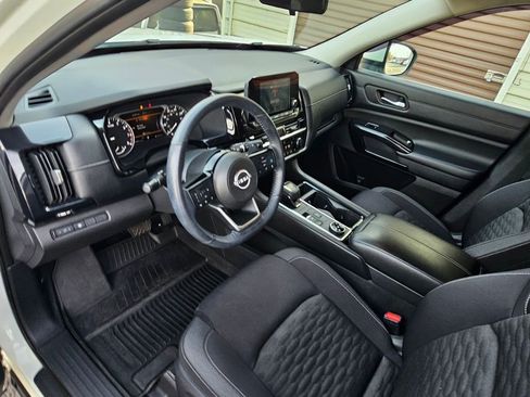 Used 2022 Nissan Pathfinder SV image 16