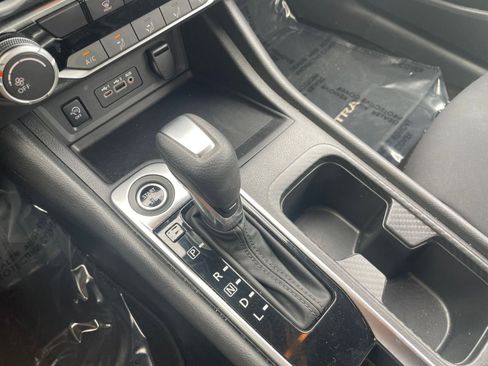 Used 2025 Nissan Sentra SV image 39