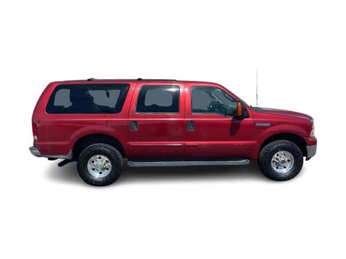 Used 2005 Ford Excursion XLT image 3