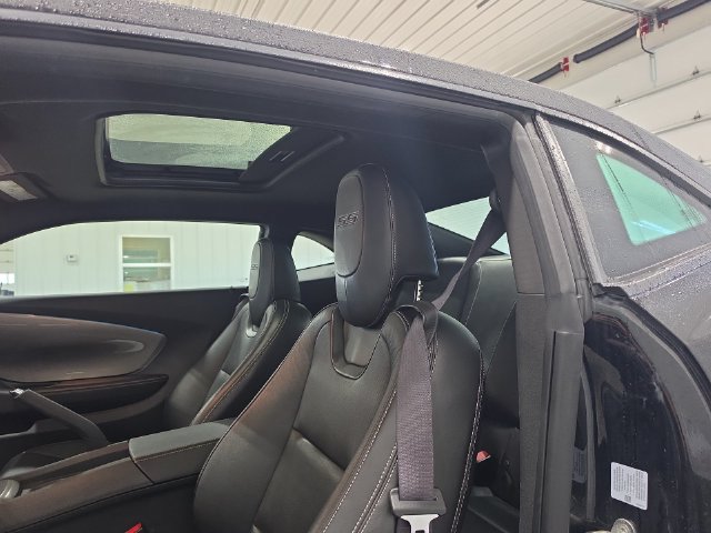 Used 2010 Chevrolet Camaro SS w/ LPO, Ground Effects Package RWD image 16