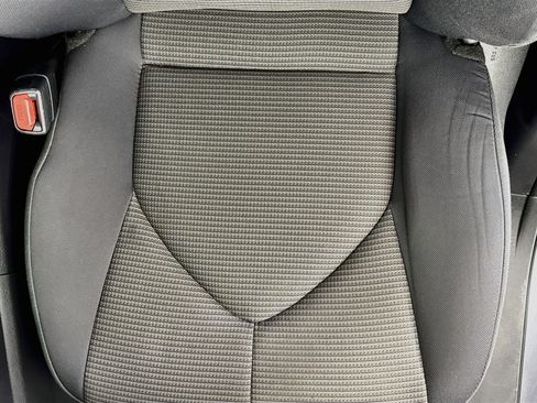 Used 2023 Toyota Highlander LE AWD/4WD image 18