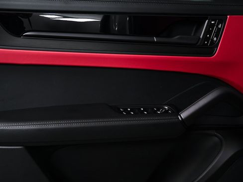 Certified 2025 Porsche Cayenne GTS image 6