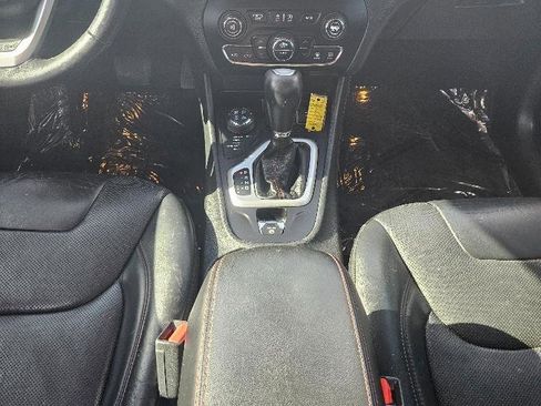 Used 2017 Jeep Cherokee Trailhawk image 13