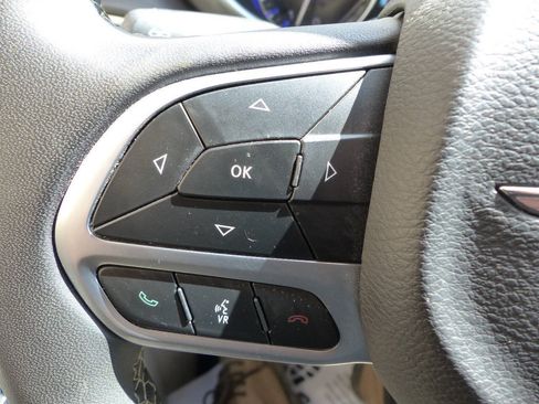 Used 2024 Chrysler Pacifica Touring-L FWD image 42