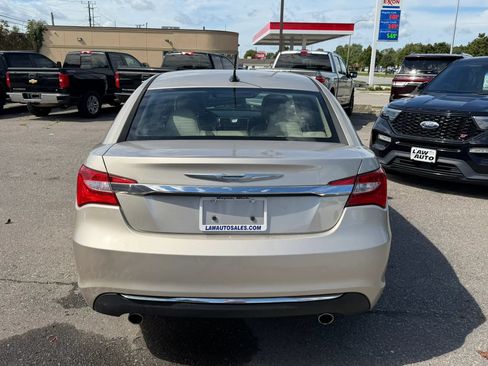 Used 2013 Chrysler 200 Limited FWD image 3
