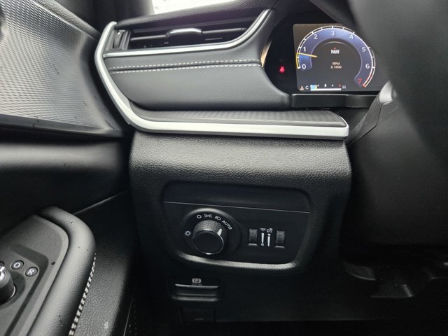 Used 2025 Jeep Grand Cherokee 4WD image 23