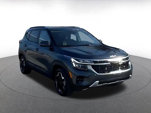 Used 2025 Kia Seltos S image 3