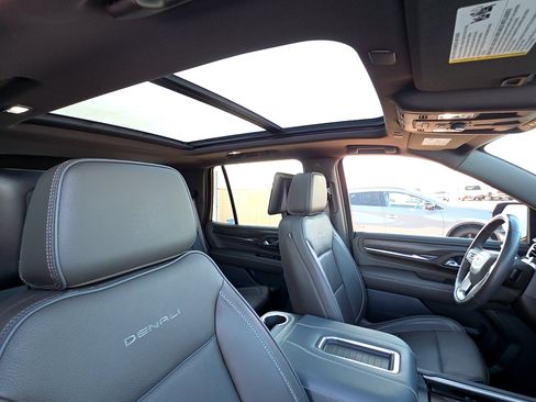 Used 2023 GMC Yukon Denali w/ Denali Reserve Package image 15