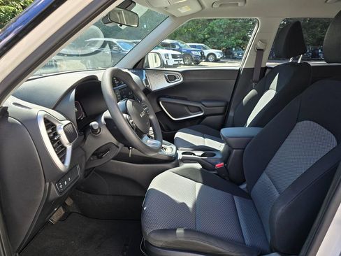 Used 2023 Kia Soul LX FWD image 7