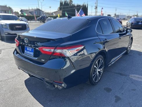Used 2019 Toyota Camry SE FWD image 6