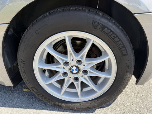 Used 2004 BMW Z4 2.5i RWD image 12