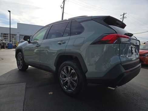 Used 2022 Toyota RAV4 XLE Premium image 5