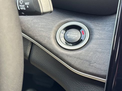 New 2025 Jeep Grand Cherokee Limited w/ Black Appearance Package image 28