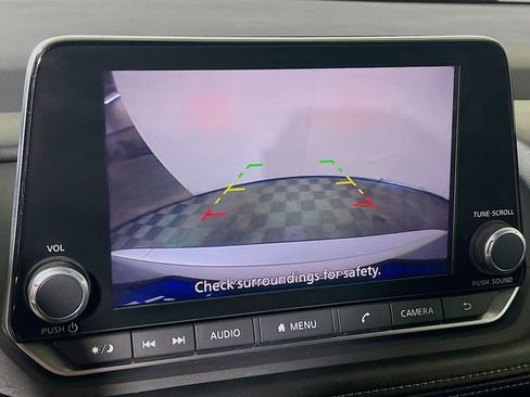 Used 2024 Nissan Rogue S FWD image 12