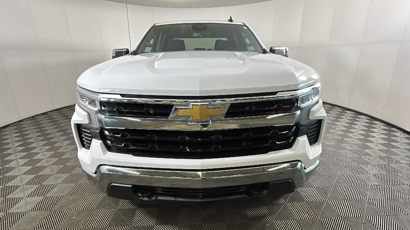 Used 2023 Chevrolet Silverado 1500 LT AWD/4WD image 8