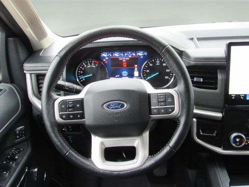 Used 2023 Ford Expedition XLT image 16