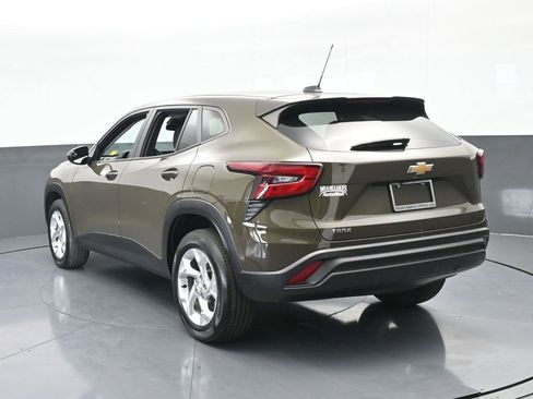 Used 2024 Chevrolet Trax LS w/ LS Convenience Package image 4