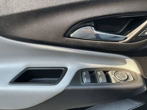 Used 2020 Chevrolet Equinox LS w/ LS Convenience Package FWD image 12
