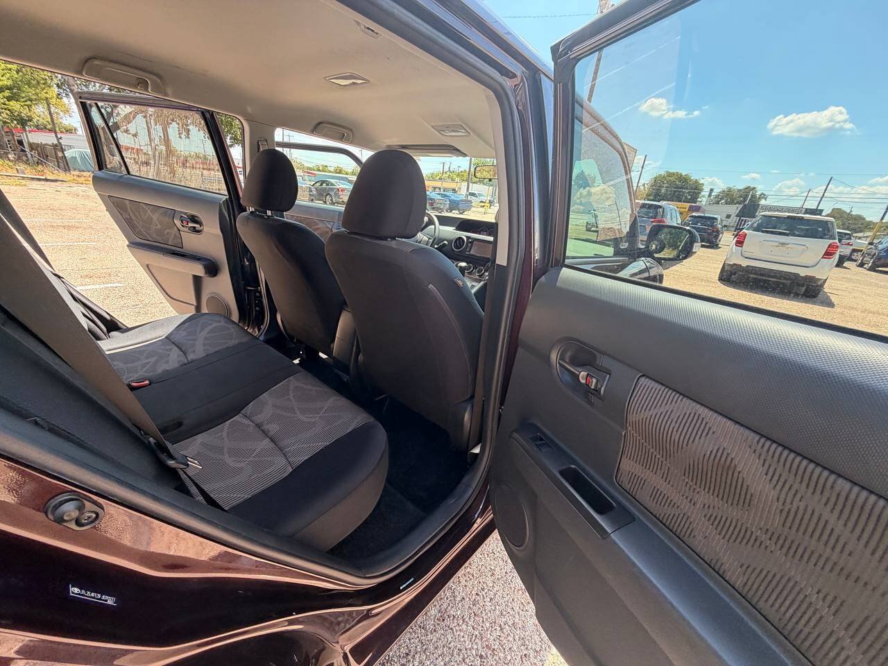 Used 2015 Scion xB FWD image 16