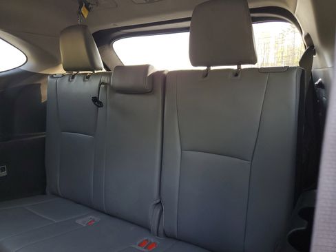 Used 2024 Toyota Highlander XLE image 15