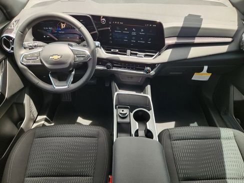 New 2026 Chevrolet Equinox LT FWD image 2