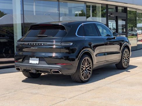 Certified 2025 Porsche Cayenne image 9