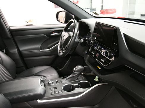 Used 2023 Toyota Highlander XSE image 34