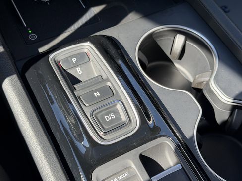 Used 2025 Honda Pilot Elite image 18